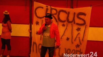 Opening KVW Nederweert in Nederweert Eind en nat pak Hubert Mackus