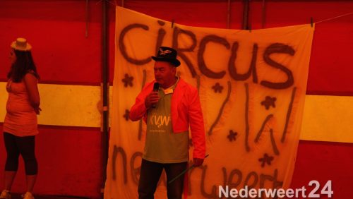 Opening KVW Nederweert in Nederweert Eind en nat pak Hubert Mackus