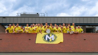 Kampioen-Merefeldia-op-bordes-gemeentehuis-Nederweert-24 Kampioen-Merefeldia-op-bordes-gemeentehuis-Nederweert-24