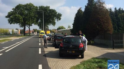 Kettingbotsing Roermondseweg Weert met vijf auto's