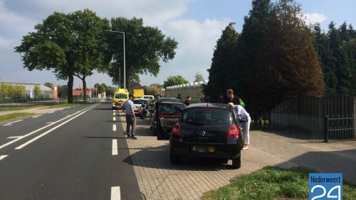 Kettingbotsing Roermondseweg Weert met vijf auto's