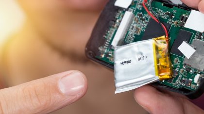 Klein-chemisch-afval Lithium polymer battery inside small electornic device