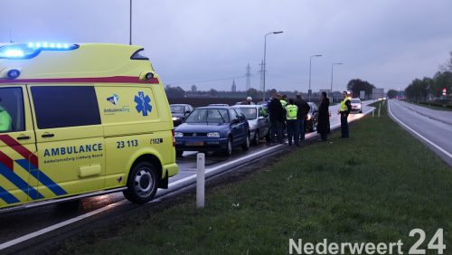 Kop-staartbotsing Ringbaan Oost Weert bij de stoplichten