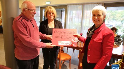 Kunstlint-overhandigd-cheque-6589