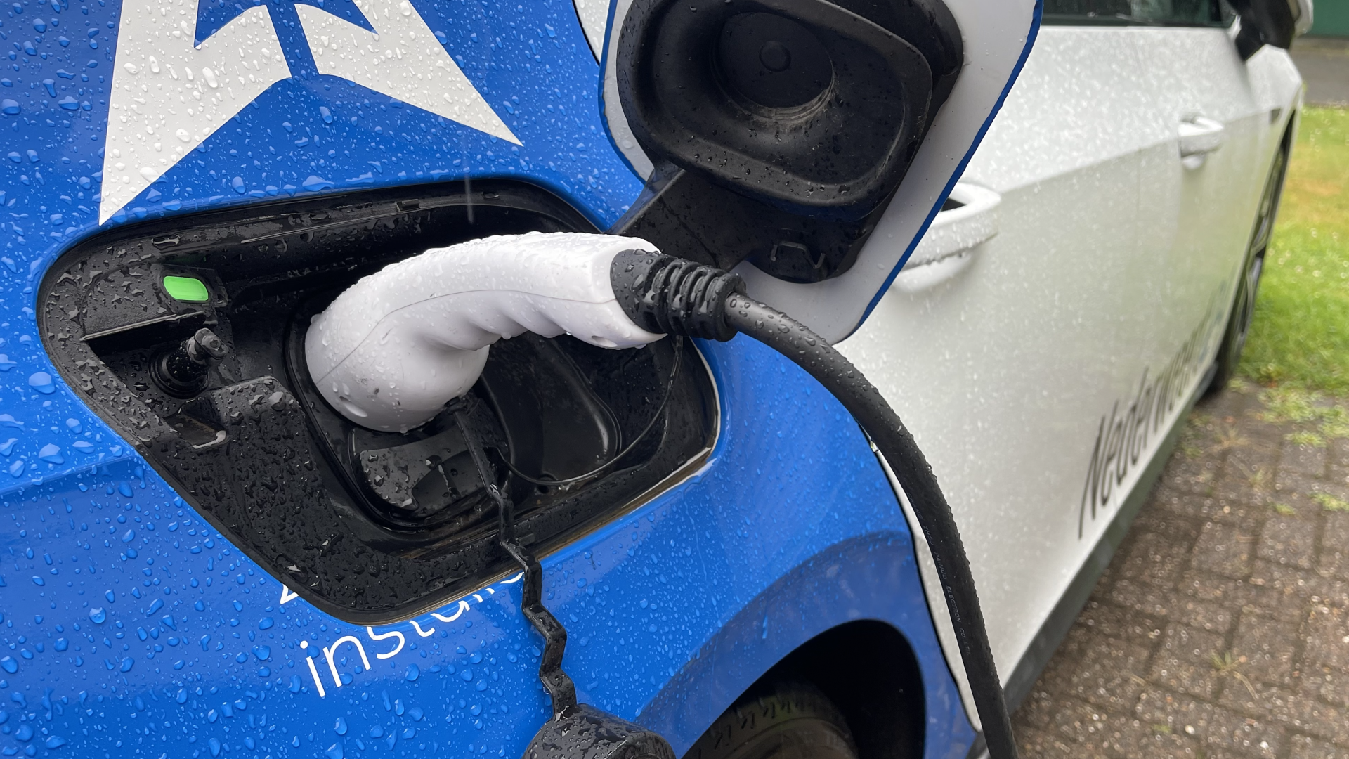 Laadplek-opladen-elektrische-auto-Nederweert24