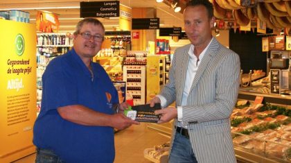 Langste-ontbijttafel-kaarten-voor-voedselbank