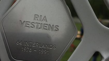 Leiverse-Ria-Vestjens-opgenomen-in-Wall-of-Fame-KNVB-2-3