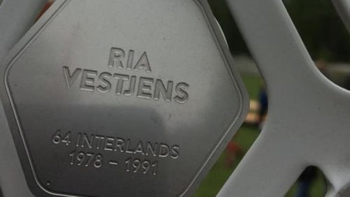 Leiverse-Ria-Vestjens-opgenomen-in-Wall-of-Fame-KNVB-2-3
