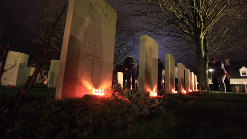 Lichtjes-op-oorlogsgraven-in-Nederweert-Richard-van-der-Steen-Nederweert24-7