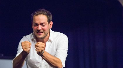 Lucas-de-Man-in-Theater-de-Huiskamer-Weert-Johan-Horst-6