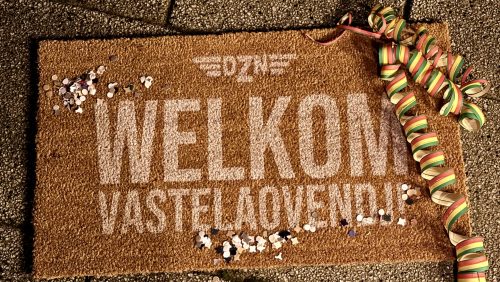 Maikel-en-Daphne-als-DZN-Deurmat