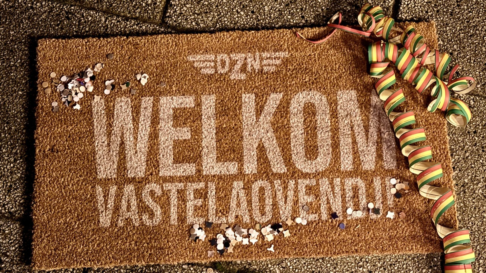 Maikel-en-Daphne-als-DZN-Deurmat