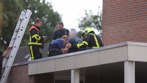 Man-valt-van-ladder-Nassaustraat