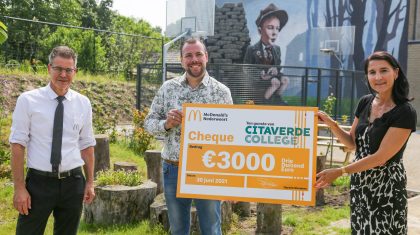 Mcdonalds-overhandigd-cheque-aan-Citaverde-college-1 Mcdonalds-overhandigd-cheque-aan-Citaverde-college-1
