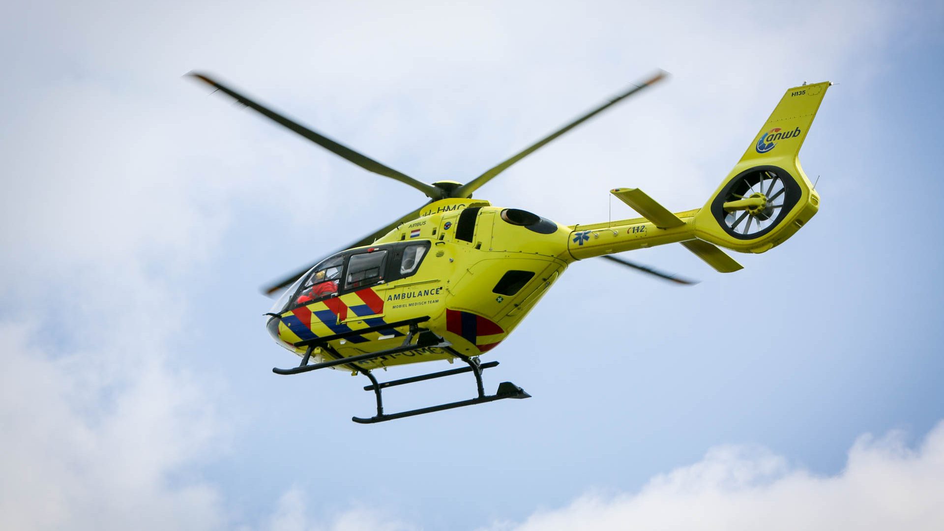Medische-noodsituatie-traumahelikopter-Kemperveldweg-Tungelroy-1