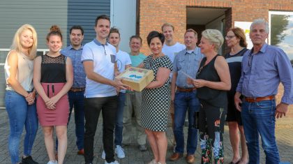 Meerderweert-biedt-taart-aan-d66-1