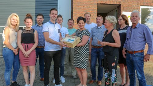 Meerderweert-biedt-taart-aan-d66-1