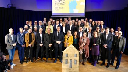Minister-Hugo-de-Jonge-tekent-Woondeal-Limburg-in-Weert Minister-Hugo-de-Jonge-tekent-Woondeal-Limburg-in-Weert