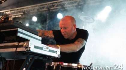 Mur du Son op Rascalfest 2014 (Foto’s)

Deze band is bijna in zijn geheel afkomstig uit het Brabantse Eindhoven. Het is een mix van diverse muziekstijlen en invloeden van andere bands.