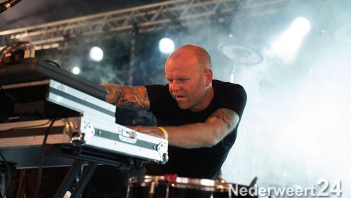 Mur du Son op Rascalfest 2014 (Foto’s)

Deze band is bijna in zijn geheel afkomstig uit het Brabantse Eindhoven. Het is een mix van diverse muziekstijlen en invloeden van andere bands.