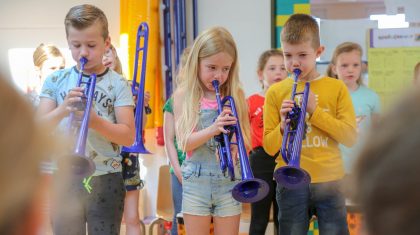 Muziekverenigingen-gemeente-Nederweert-voorzien-scholen-van-instrumenten-12