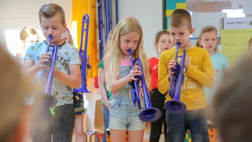 Muziekverenigingen-gemeente-Nederweert-voorzien-scholen-van-instrumenten-12