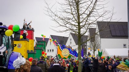 Officiele-overdracht-Prinsenwagens-Pinmaekers15