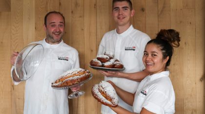 Oliebollen-en-luxe-stol-van-Bakkerij-Heerschap-met-goud-bekroond Oliebollen-en-luxe-stol-van-Bakkerij-Heerschap-met-goud-bekroond