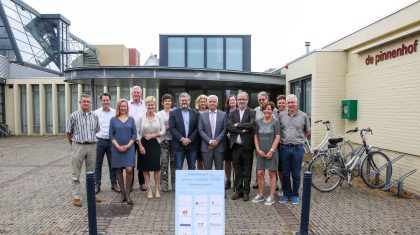 Ondertekening-een-ontmoetings-en-ondersteuningspunt-6