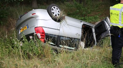 Ongeval-A2-Auto-over-de-kop-2