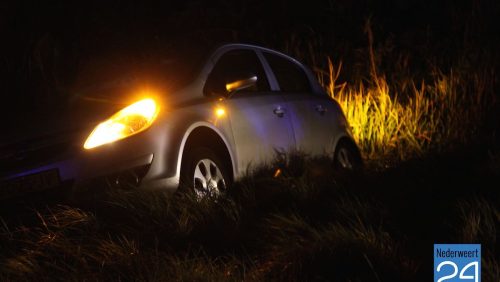 Ongeval A2 auto in de sloot