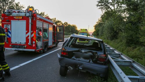 Ongeval-A2-Kelpen-Oler-bestelbus-en-personenauto-2