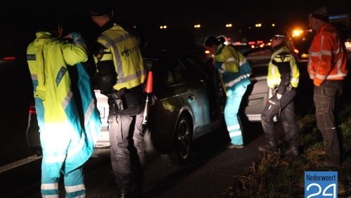 Woensdagavond zijn twee auto’s achter op elkaar gebotst op de A2 net voor afslag Weert-Noord.