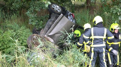 Ongeval-A2-auto-over-de-kop-6