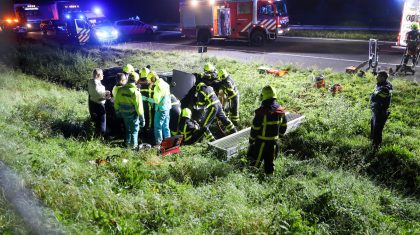 Ongeval-A2-auto-over-de-kop-Nederweert24-9