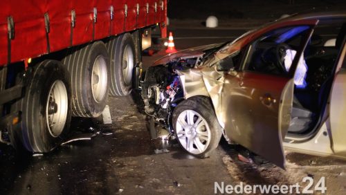 Ongeval vrachtwagen auto Dr Anton Philipsweg Weert
