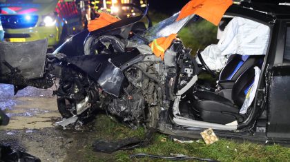 Ongeval-De-Riet-Nederweert-auto-boom-11