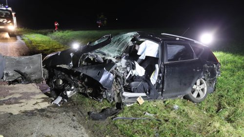 Ongeval-De-Riet-Nederweert-auto-boom-15