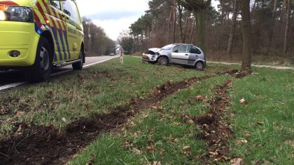 Ongeval-Haelen-auto-tegen-boom