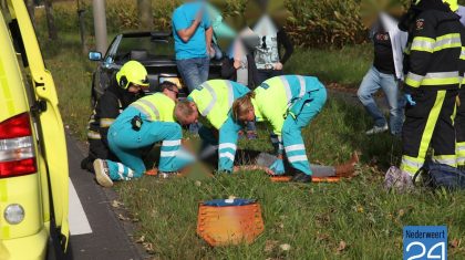 Vrouw verliest macht over stuur. 2 personen gewond 2 ongedeerd
