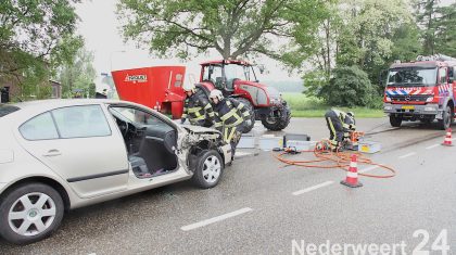 Ongeval tractor met auto op de N275 Meijel Beringen