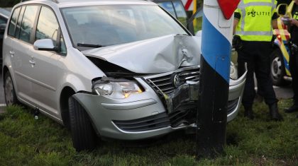 Ongeval-N280-auto-tegen-verkeersbord-3