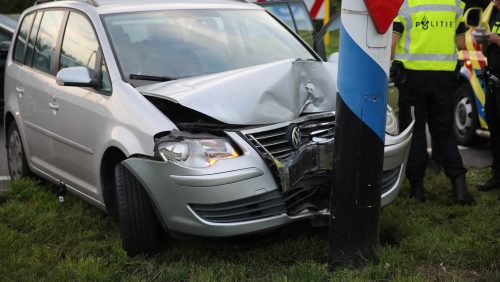 Ongeval-N280-auto-tegen-verkeersbord-3