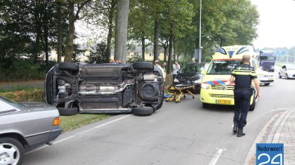 Auto op de kop Ringbaan Noord Gouverneurlaan Weert