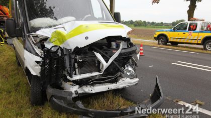 Ongeval Roermondseweg 3,8 voor afrit richting A2 Weert waarbij vier auto's op elkaar gebotst zijn