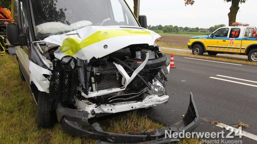 Ongeval Roermondseweg 3,8 voor afrit richting A2 Weert waarbij vier auto's op elkaar gebotst zijn