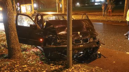 Ongeval-auto-botst-op-geparkeerde-autos-Maaslandlaan-Weert-7