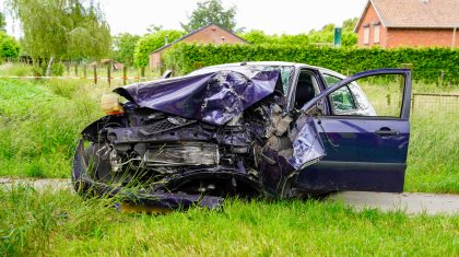 Ongeval-eenzijdig-auto-boom-Roermondseweg-N280-Weert-4 Ongeval-eenzijdig-auto-boom-Roermondseweg-N280-Weert-4