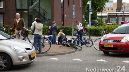 Vanmiddag is rond drie uur een fietser aangereden op de Emmasingel in Weert. Automobilist is door gereden en meldt zich later bij politie