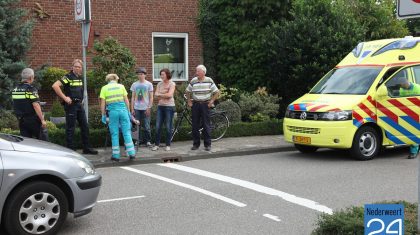 Donderdagmiddag is een vrouw lichtgewond geraakt na een aanrijding op de kruising Houtmolen - Burgemeester Greijmansstraat in Nederweert.